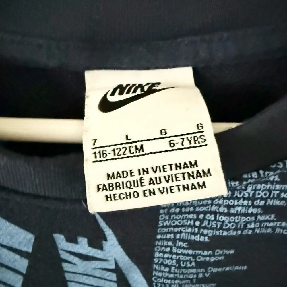 Nike Navy and Light Blue Logo Crewneck Sweater in Youth L or 7